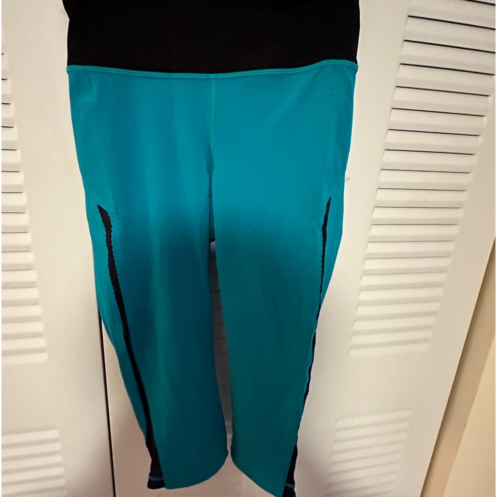 EUC - Lululemon Smooth Stride Crop 17” - Size 4